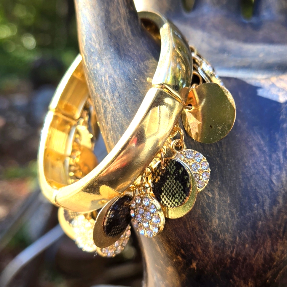Juicy Couture Dangle Gold Stretch Bracelet New 8"